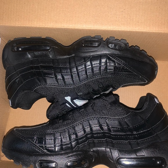 air max 95s all black